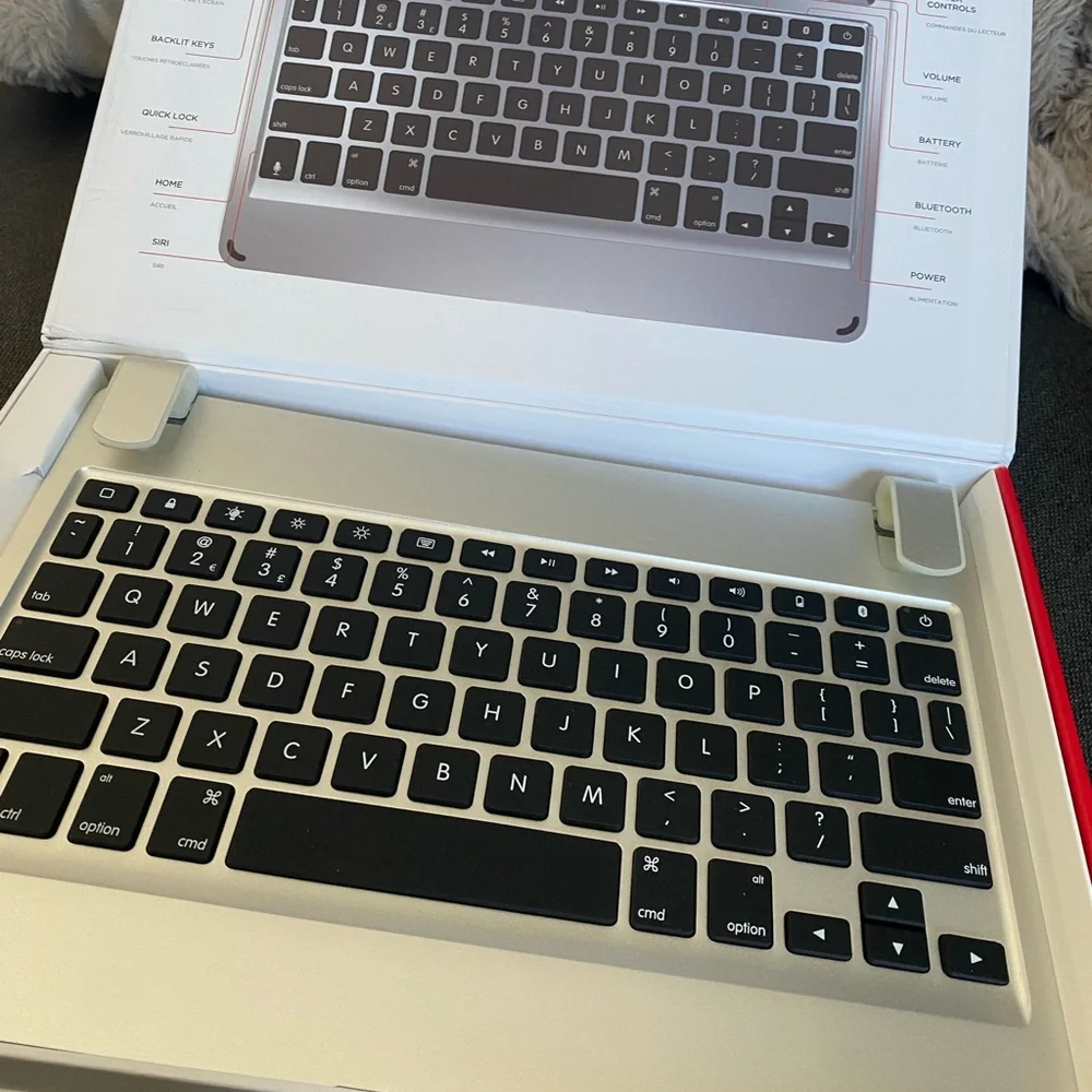 Logitech Gray Keyboard for 10.2-inch iPad for a 7th generation iPad